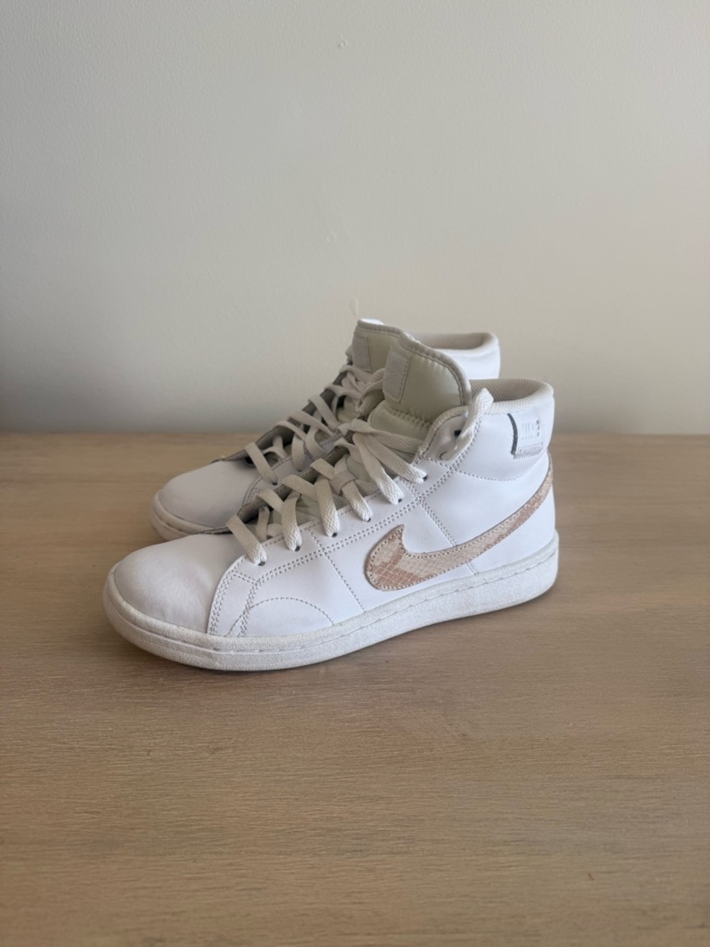 Women's Court Royale 2 Mid High-Top, Size 8